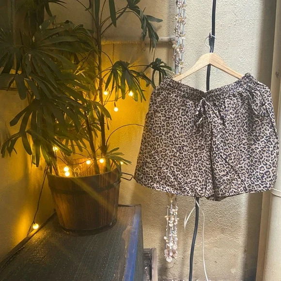 Leopard Print Shorts.Size- XS - Picture 3 of 12